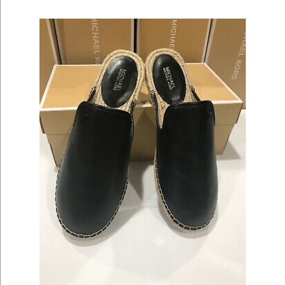 Michael Kors NWOT Navy Leather Hastings Mule - Picture 3 of 8